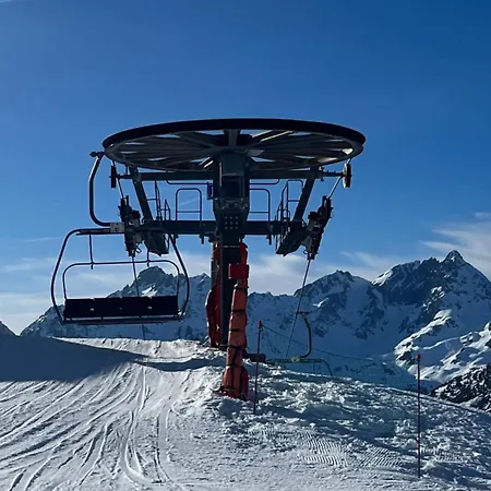 Le Vieux Bourg 3, Modern 2 Bedroom Apartmán *