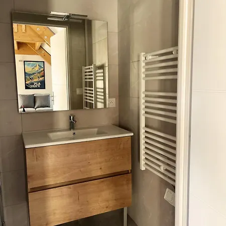 Le Vieux Bourg 3, Modern 2 Bedroom