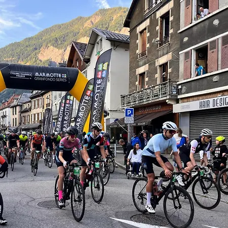 Le Vieux Bourg 3, Modern 2 Bedroom Apartmán Le Bourg-dʼOisans